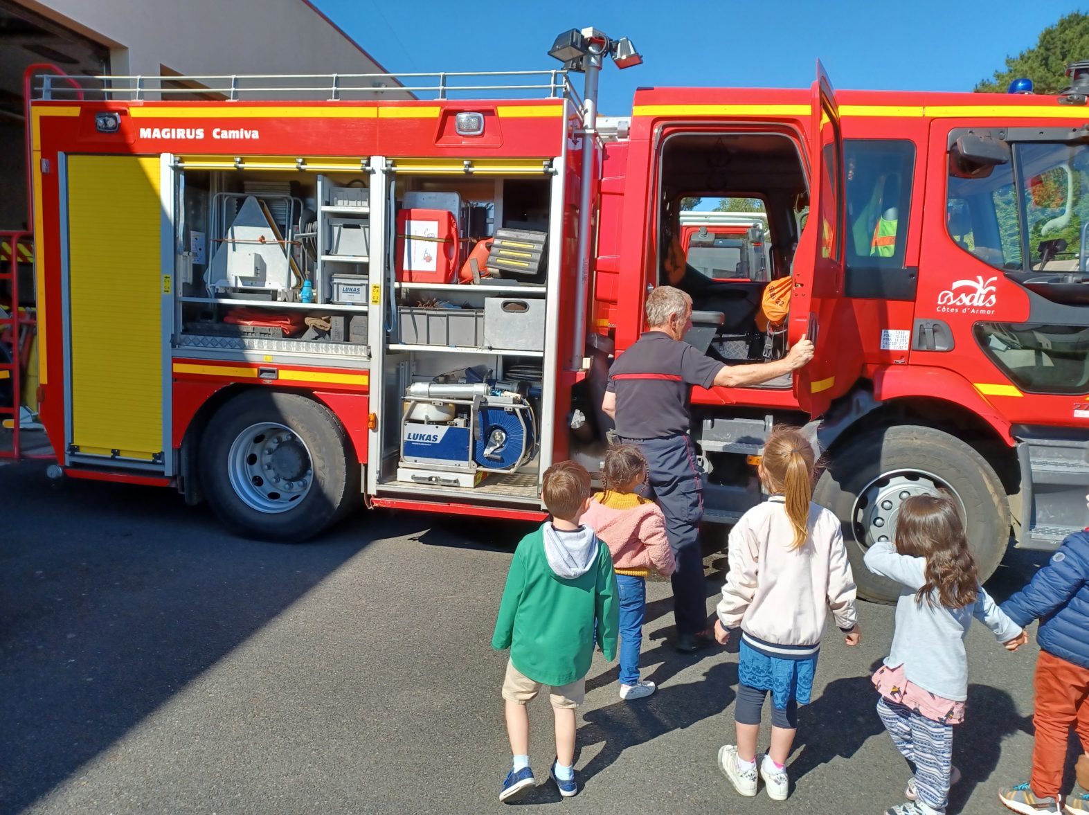 La visite de la caserne des pompiers.